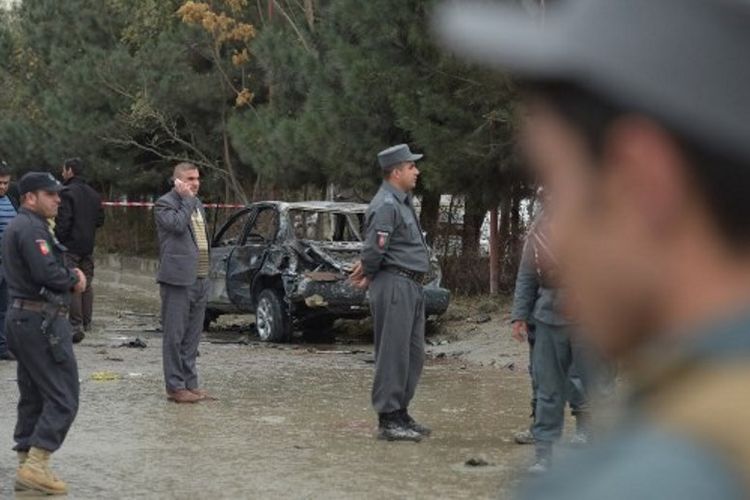 Mobil yang dipakai sebagai bim bunuh diri di Kabul, Afganistan (16/11/2017). Serangan itu menewaskan 14 orang dan melukai 18 orang