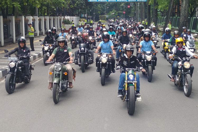 Bareng Komunitas Motor  Jokowi Touring  Pakai Kawasaki  