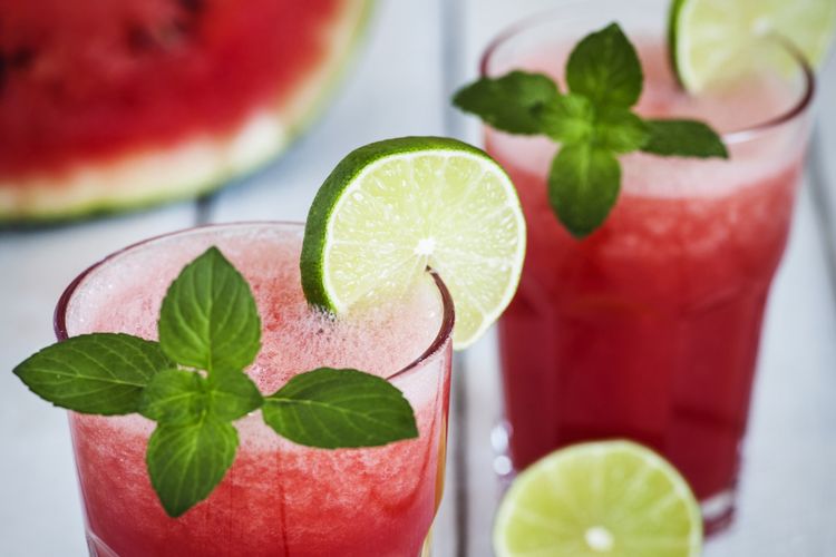 ilustrasi minuman semangka dengan mint