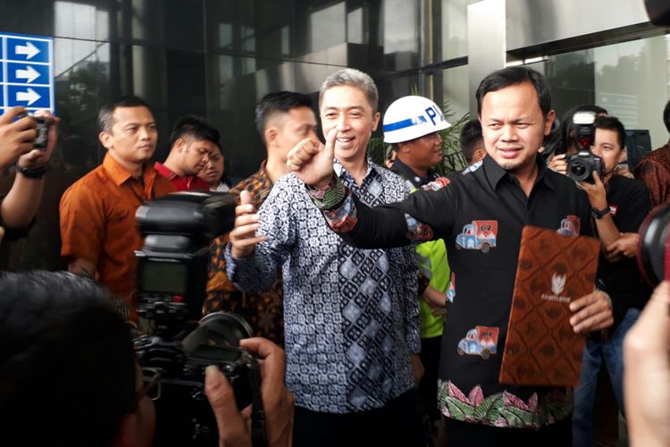 Bakal calon wali kota Bogor dan bakal calon wakil wali kota Bogor, Bima Arya dan Dedie A Rachmi mendatangi kantor Komisi Pemberantasan Korupsi (KPK), Jumat (19/1/2018).