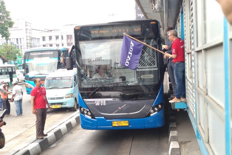 Transjakarta pakai bus Volvo untuk layani masyarakat Jakarta, Selasa (27/32018)