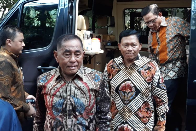 Menteri Pertahanan Ryamizard Ryacudu datang ke kediaman Ketua Umum PDI-P Megawati Soekarnoputri di Jalan Teuku Umar, Jakarta, Rabu (5/6/2019.