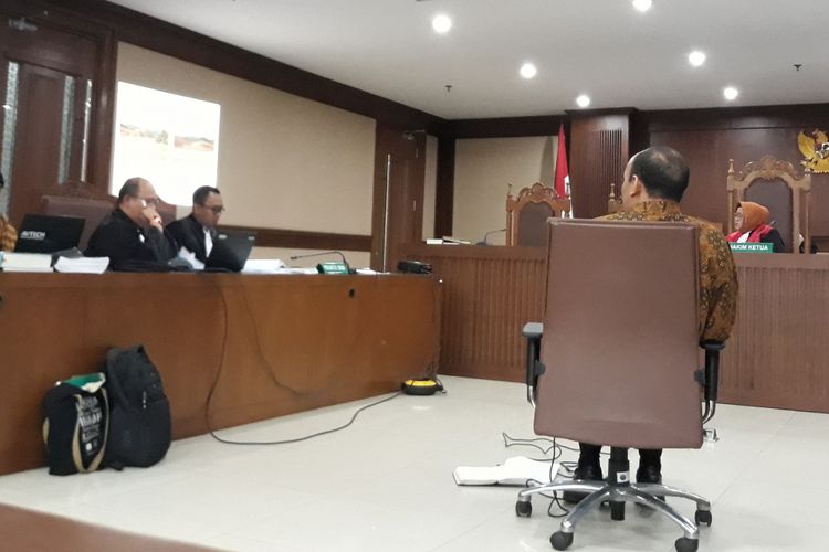 Pengajar Fakultas Kehutanan IPB Basuki Wasis menjadi ahli dalam persidangan di Pengadilan Tipikor Jakarta, Rabu (14/2/2018).