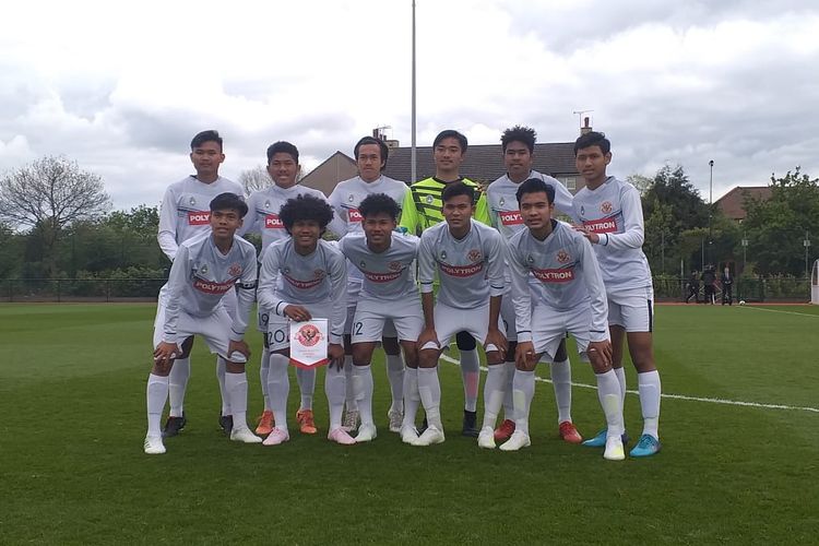 Skuad  Garuda Select vs Arsenal U-16, di Lapangan Akademi Sepak Bola Arsenal, Kamis (2/5/2019).