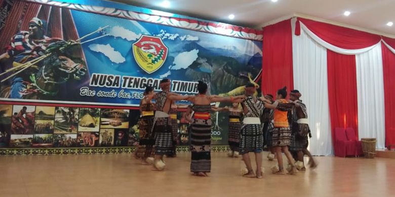 Para pelajar dari SMA Negeri 1 Sabu Timur, NTT akan mempromosikan tarian tradisional asal Sabu Raijua dalam Festival Indonesia yang digelar selama dua hari yakni 28-30 Juni 2019 di Norwegia. Empat tarian yang akan dipromosikan dalam kegiatan yang digelar di Kedutaan Besar Republik Indonesia (KBRI) di Oslo itu, yakni Padoa, Ledo Hawu, Habba Koo Rai dan Pedogo Aru.