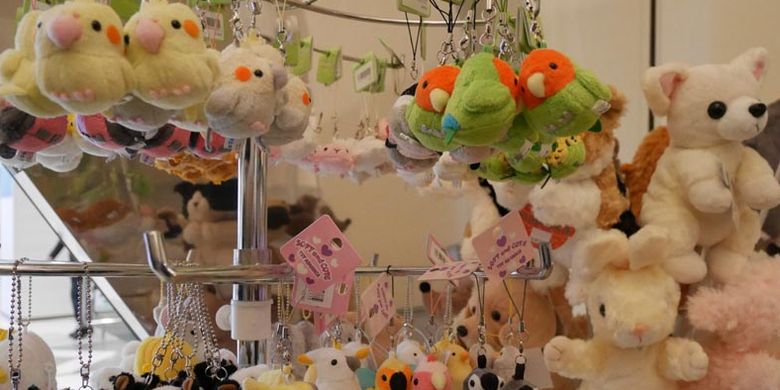 Toko souvenir di Moff animal cafe cabang Aeon Mall Makuhari Shintoshin, Prefektur Chiba, Jepang.