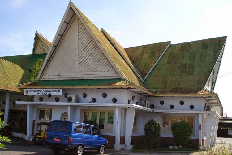 Balai kartini, salah satu bangunan tua di Gorontalo yang dibangun pada awal abad XX.