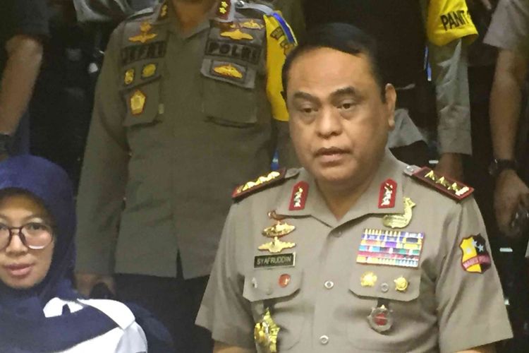 Wakil Kepala Kepolisian RI Komjen Syafruddin saat meninjau arus balik di Stasiun Gambir, Jakarta Pusat, Senin (18/6/2018). 