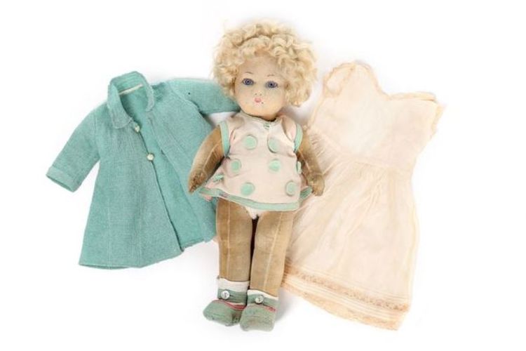 Boneka anak perempuan yang pernah menjadi milik Ratu Elizabeth II saat masih anak-anak akan dilelang oleh rumah lelang Kerry Taylor, pada 10 Desember 2018.