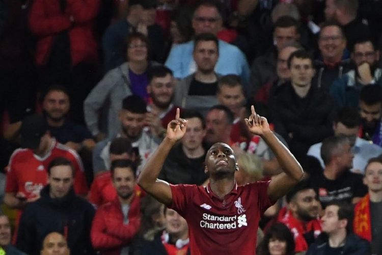 Gaya selebrasi Daniel Sturridge seusai mencetak gol pada laga Liverpool vs PSG dalam hari pertama Liga Champions di Stadion Anfield, 18 September 2018. 