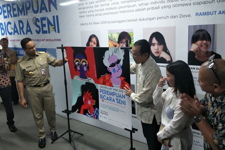 Gubernur DKI Jakarta Anies Baswedan membuka Jakarta Art Week 2019 di Stasiun MRT Istora Mandiri, Jalan Jenderal Sudirman, Senin (26/8/2019).