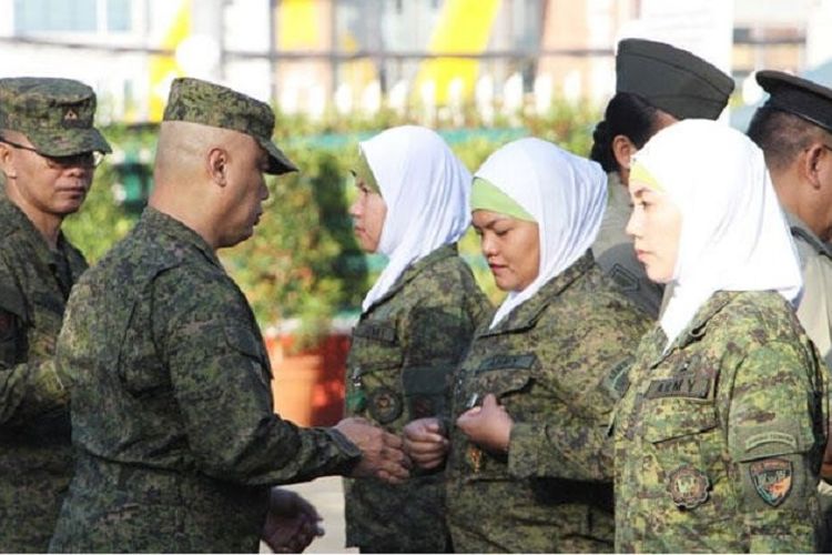 Filipina kerahkan tentara perempuan berhijab ke berbagai daerah konflik.