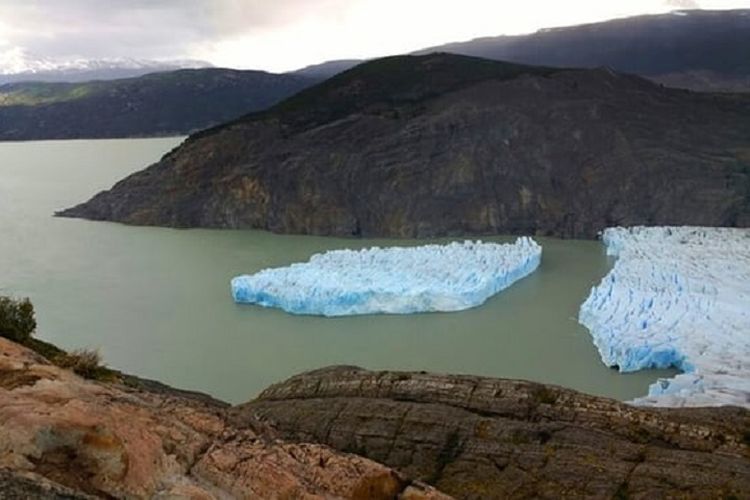 Gunung es pecah di Chile