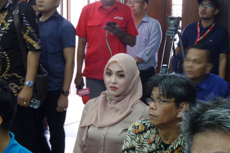 Mantan anggota DPR, Angelina Sondakh, di Pengadilan Tipikor Jakarta, Senin (15/5/2017).