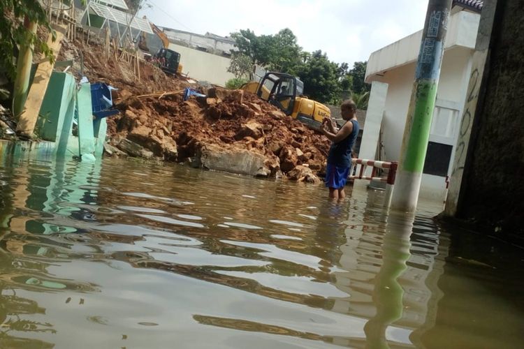 Pemukiman warga di RT 18, Pondok Tirta Mandala masih terendam banjir hingga Kamis (21/2/2019). 
