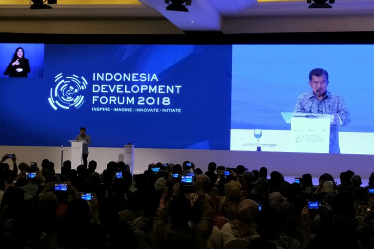 Wakil Presiden RI Jusuf Kalla ketika hadir dalam acara Indonesia Development Forum 2018 di Hotel Ritz Carlton, Jakarta, Selasa (10/7/2018). 