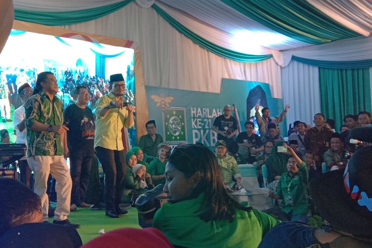 Penyanyi campursari Didi Kempot tampil dalam acara peringatan ulang tahun ke-21 Partai Kebangkitan Bangsa di Kantor DPP PKB di Jakarta, Selasa malam (23/7/2019).