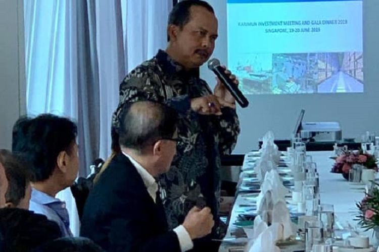 Duta Besar Indonesia untuk Singapura Ngurah Swajaya berbicara di acara Karimun Investment Meeting and Gala Dinner 2019 di Tower Club, Singapura, Rabu (19/06/2019)
