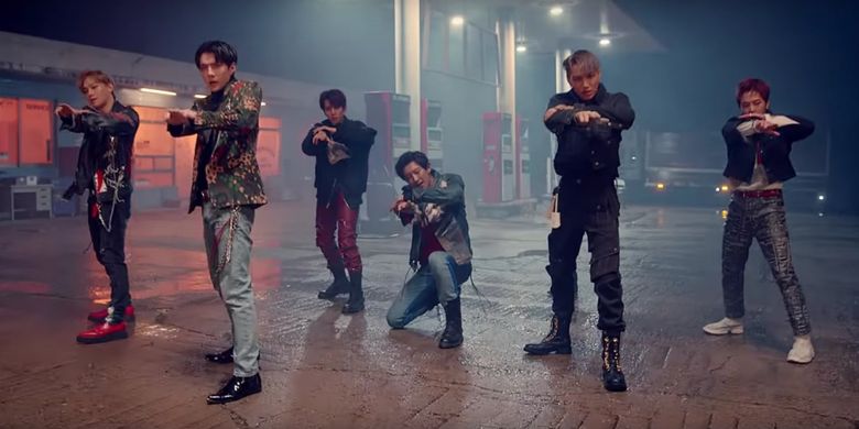 Cuplikan video klip singel Love Shot milik EXO.