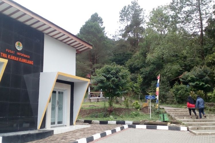 Taman Wisata Alam Kawah Kamojang yang dikelola oleh Balai Besar Konservasi Sumber Daya Alam (BBKSDA) Jawa Barat di Desa Simalakama Kecamatan Ibunya, Bandung.