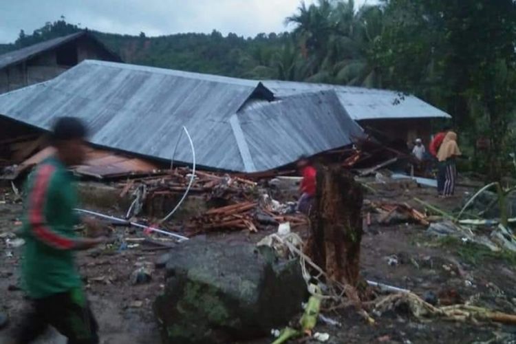 Rumah warga Desa Uli Nasal, Kabupaten Kair, Bengkulu rata dengan tanah diterjang banjir, Sabtu (27/4/2019)