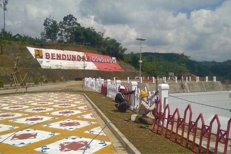 Penyelesaian pembangunan Bendungan Gondang di Kabupaten Karanganyar, Provinsi Jawa Tengah.