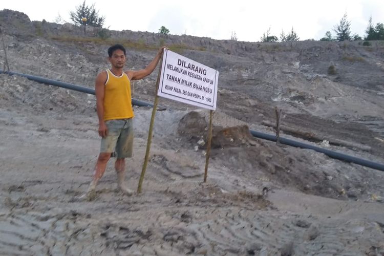 Lahan tambang timah yang disengketakan di kawasan Jelitik, Kabupaten Bangka.
