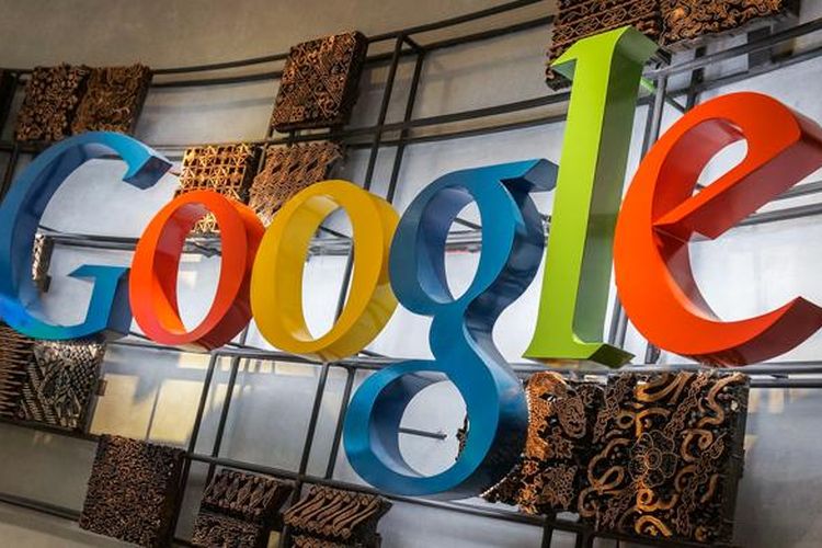 Cetakan-cetakan batik cap aneka pola menghiasi logo Google di kantornya di Indonesia 