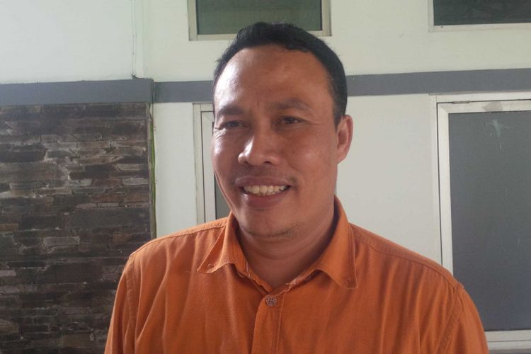 Kepala SMAN 3 Kota Sukabumi Ceng Mamad