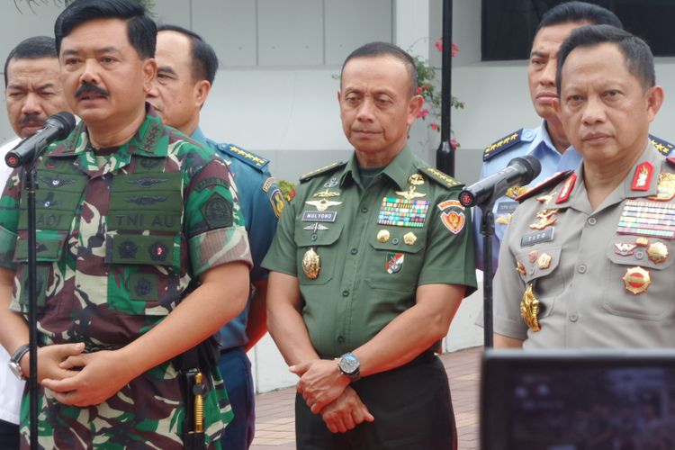 Panglima TNI Marsekal Hadi Tjahjanto dan Kapolri Jenderal Pol Tito Karnavian di Mabes TNI, Cilangkap, Jakarta Timur, Selasa (23/1/2018).