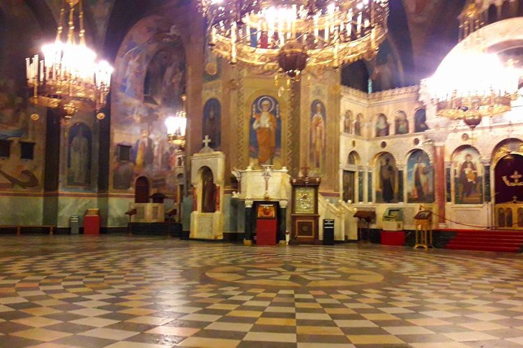Interior katedral The Saint Alexander Nevsky di Sofia, Bulgaria.