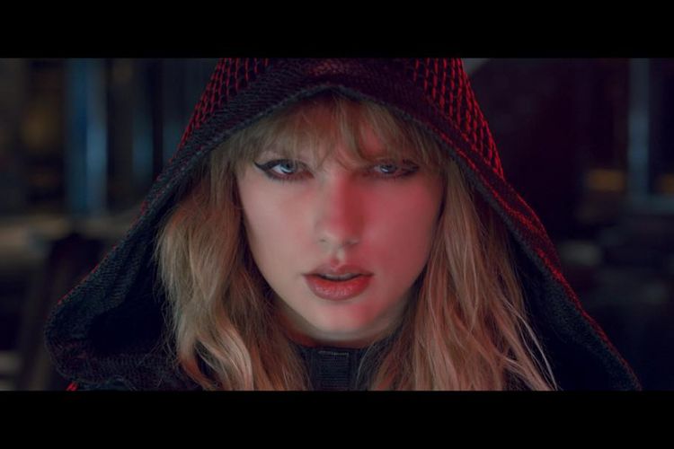 Penyanyi Taylor Swift dalam video ...Ready for It.