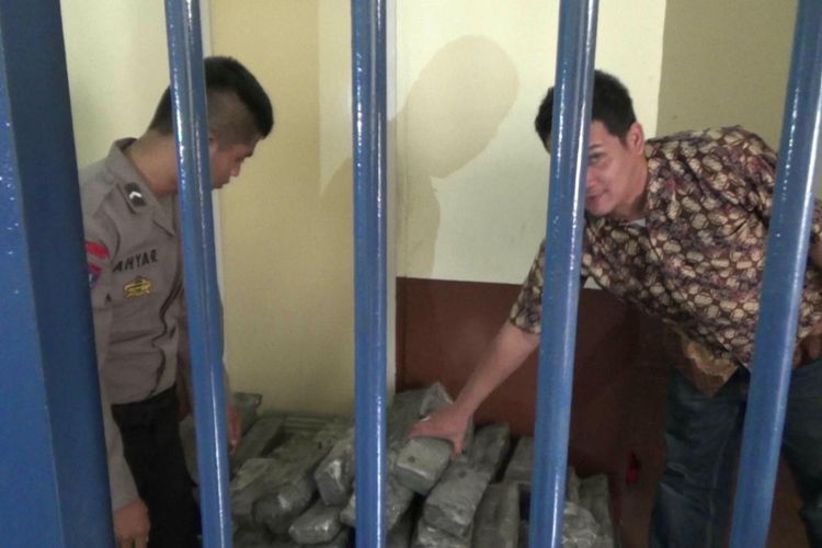 Ratusan balok timah yang hendak diselundupkan kini diamankan di Mako Polisi Perairan Polda Bangka Belitung.