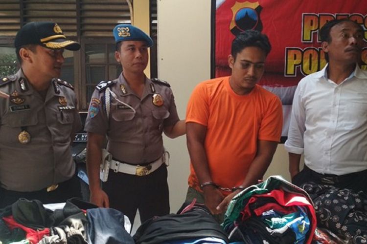 Kapolres Purbalingga, Ajun Komisais Besar Agus Setiawan menggelar pers rilis kasus penjambretan di Mapolres Purbalingga, Senin (16/7/2018).