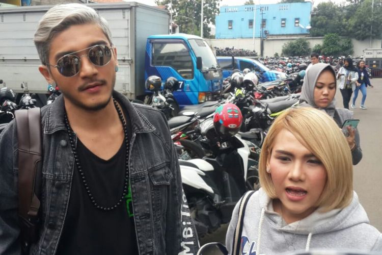 Evelyn Nada Anjani (kanan) dan Isa Khan saat ditemui di kawasan Mampang, Jakarta Selatan, Selasa (15/1/2019).