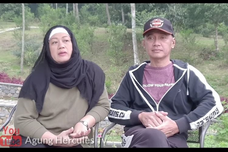 Agung Santoso alias Agung Hercules dan istri.