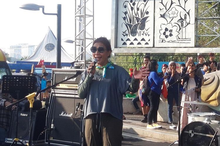 Menteri Susi Pudjiastuti saat pawai bebas plastik di Jakarta, Minggu (21/7/2019).