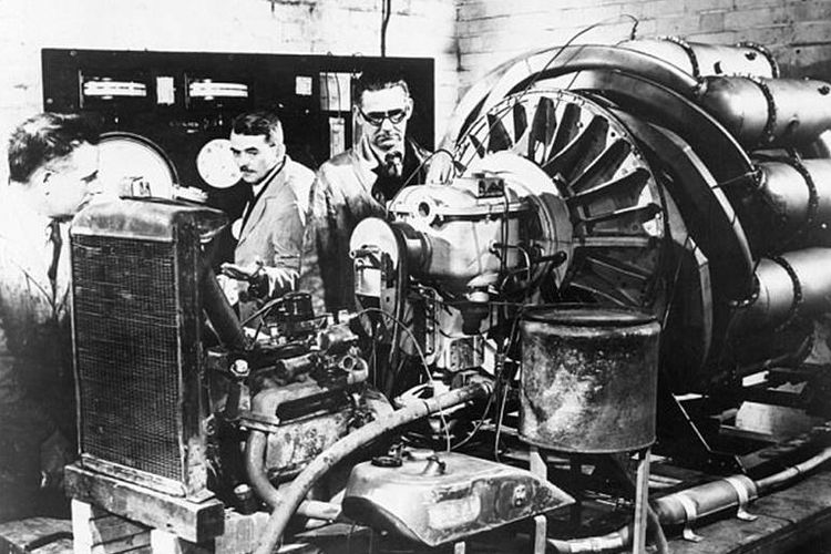 Percobaan mesin turbo jet oleh  Frank Whittle