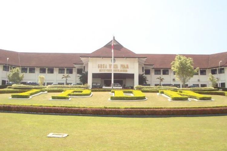 Halaman depan Kampus Institut Pemerintahan Dalam Negeri (IPDN) Jatinangor, Sumedang, Jawa Barat.