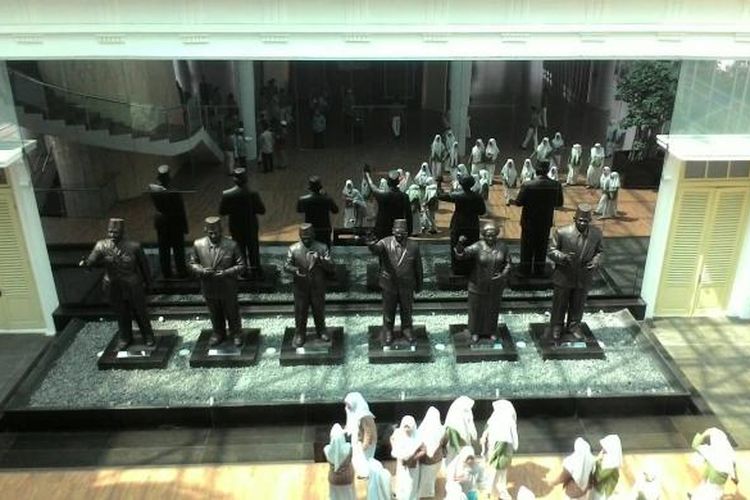 Patung keenam mantan presiden RI di Museum Kepresidenan RI Balai Kirti menghiasi etalasi di lantai pertama museum tersebut.