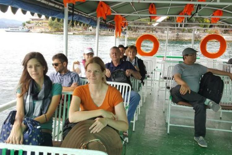 Sebanyak 16 Tour Operator Polandia, Austria, Hungaria, Slovakia, Bulgaria serta perwakilan Emirates dibawa keliling ke Danau Toba di Sumatera Utara yang merupakan danau vulkanik terbesar dan terdalam di dunia yang di tengahnya ada Pulau Samosir. 
