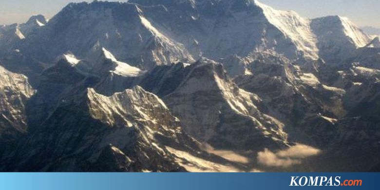 Berbagai Misi Mencapai Puncak Everest, Penerbangan hingga Pendaki Termuda