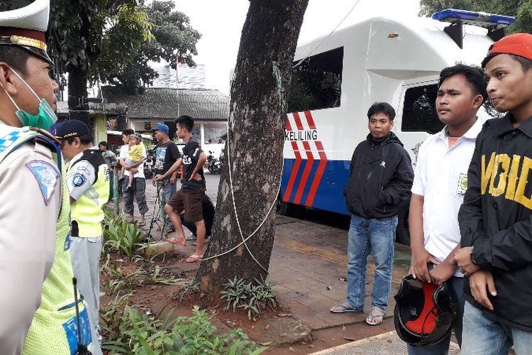 Gerald dan Irfi terkena razia gabungan di Jalan Raya Kalibata, Jakarta Selatan pada Senin (24/4/2018).