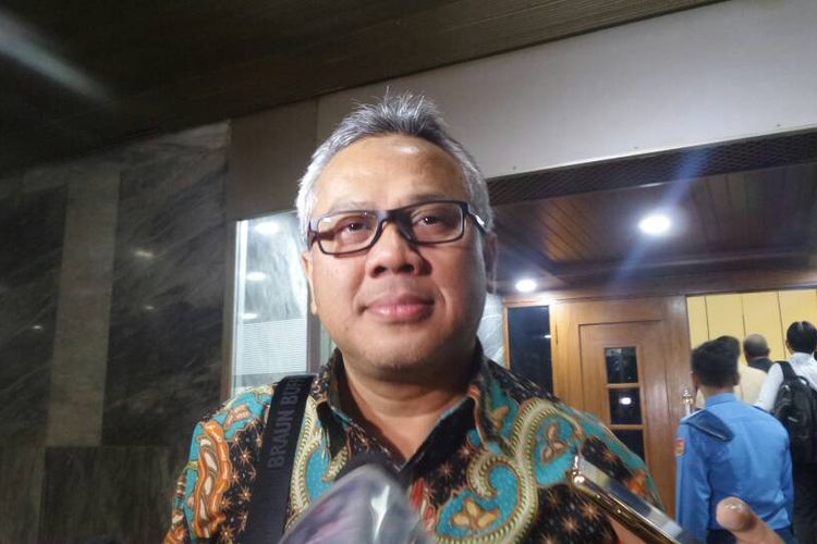 Ketua Komisi Pemilihan Umum (KPU) Arief Budiman di Kompleks Parlemen, Senayan, Jakarta, Selasa (6/6/2017).