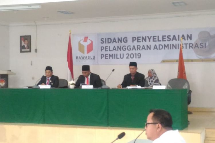 Bawaslu Riau menggelar sidang putusan pendahuluan dugaan pelanggaran pemilu, Jumat (14/9/2018).