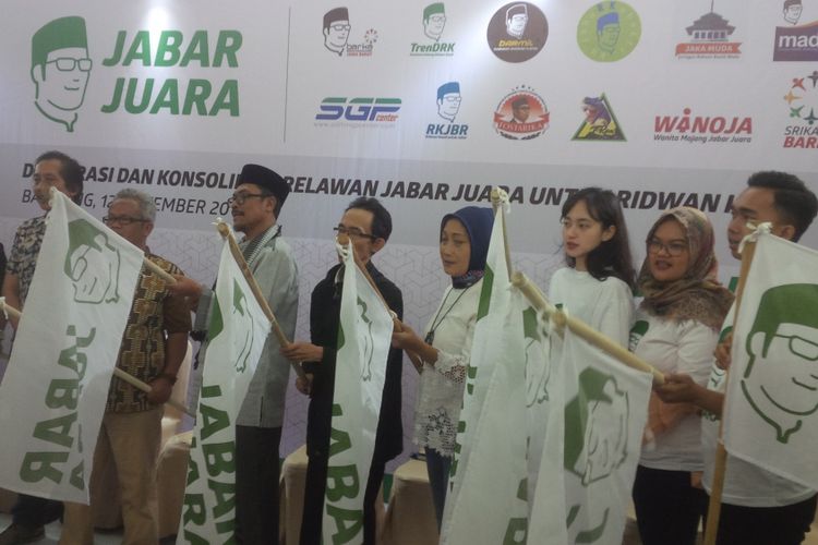 Sebanyak 12 simpul relawan pendukung Ridwan Kamil dalam ajang Pilkada Jawa Barat 2018 yang tersebar di seluruh Jawa Barat, mendeklarasikan diri menjadi satu kelompok bernama Relawan Jabar Juara. 