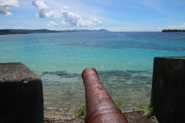 Pesona Pulau Saparua di Maluku Utara, dilihatr dari atas Benteng Duurstede, Minggu (12/11/2017).
