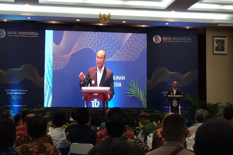 Gubernur Nusa Tenggara Timur (NTT) Viktor Bungtilu Laikodat, saat memberikan sambutan dalam pertemuan tahun Bank Indonesia Perwakilan Cabang NTT, Kamis (13/12/2018)