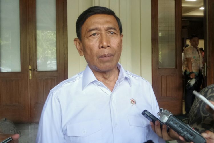 Menteri Koordinator Bidang Politik, Hukum dan Keamanan Wiranto saat ditemui di Kemenko Polhukam, Jakarta Pusat, Kamis (3/8/2017). 