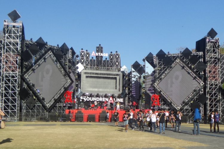 A Stage, panggung utama perhelatan musik Soundrenaline 2017 yang digelar di Garuda Wisnu Kencana, Kabupaten Badung, Bali, Sabtu (9/9/2017).